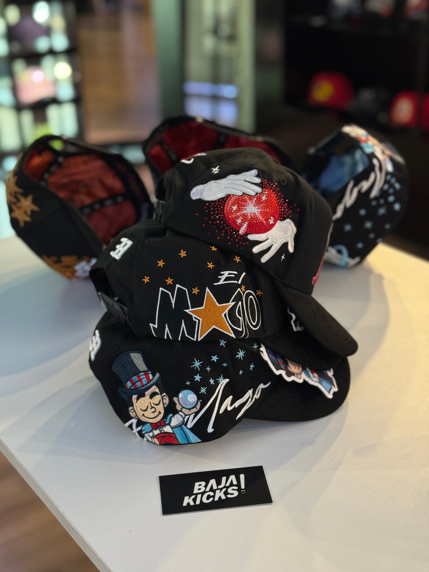 31 HATS -LA" AMARILLA EL MAGO