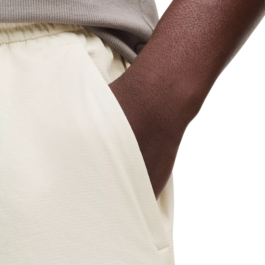 Short Lululemon "Stretch Ripstop" Light Ivory