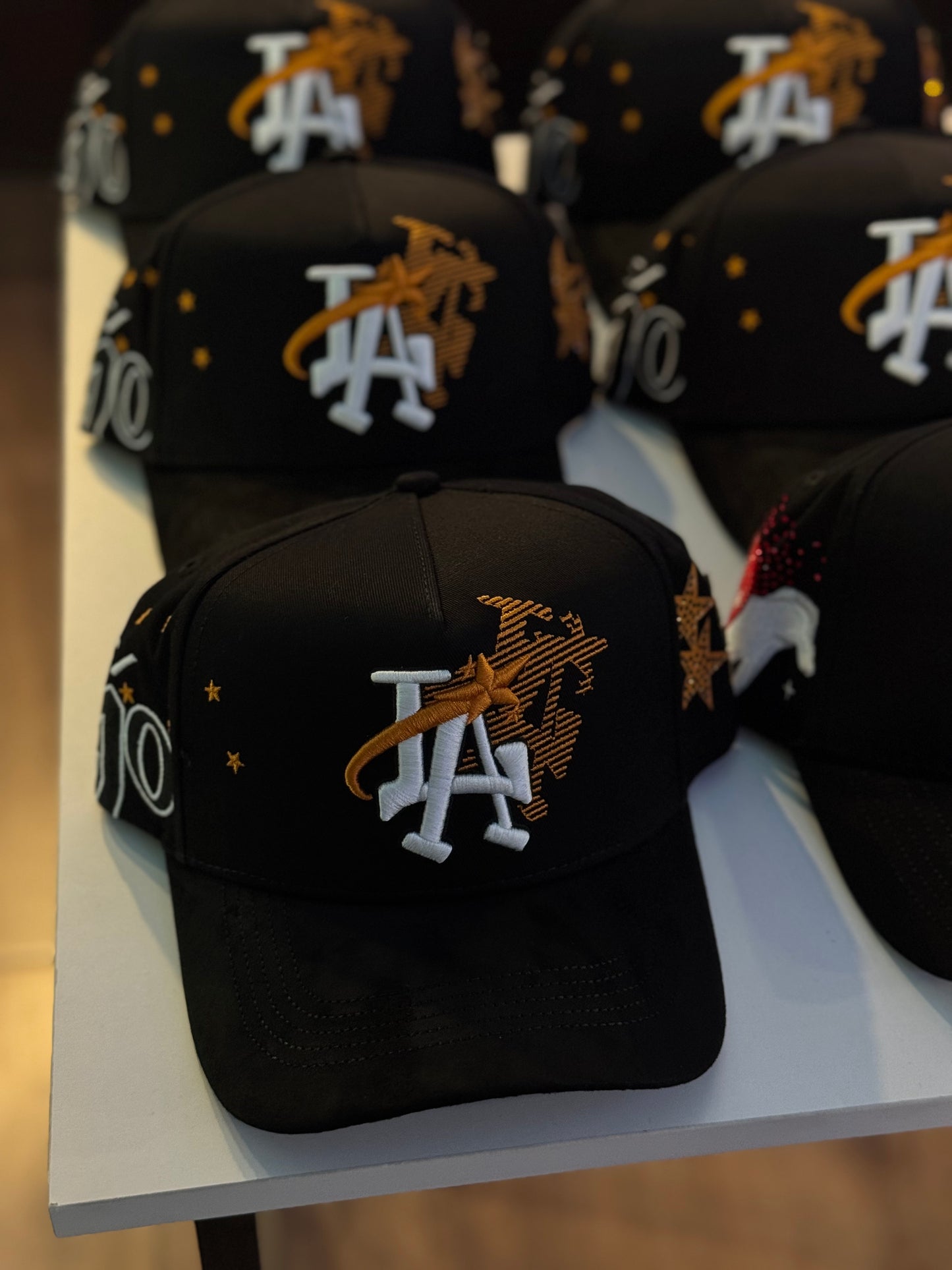 31 HATS -LA" AMARILLA EL MAGO