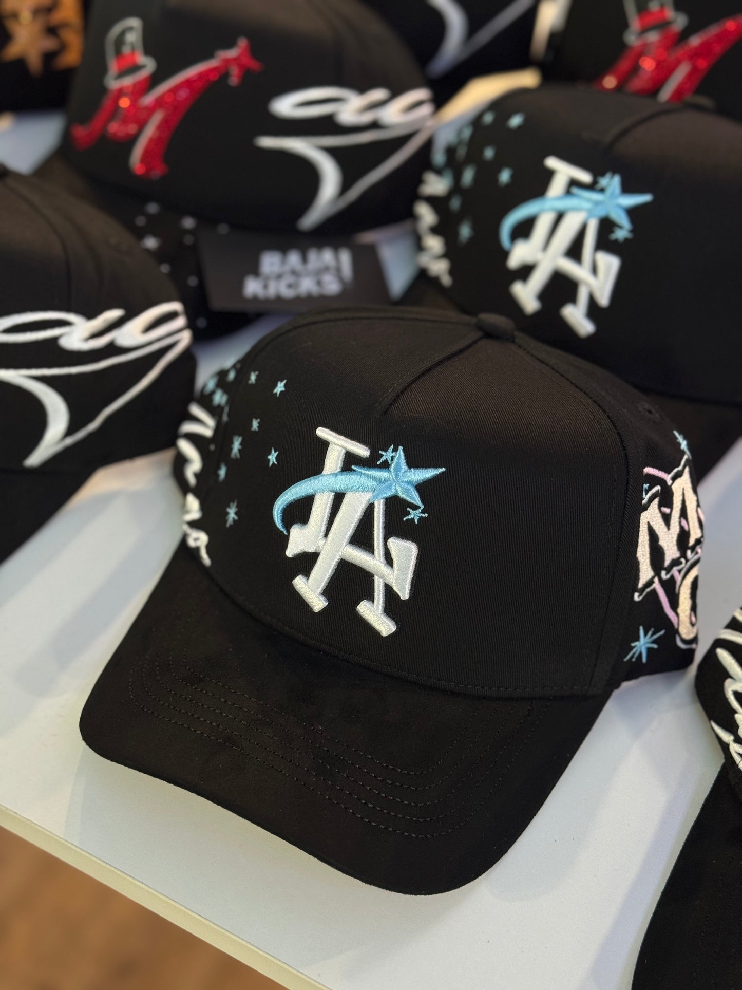 31 HATS - "LA" AZUL EL MAGO