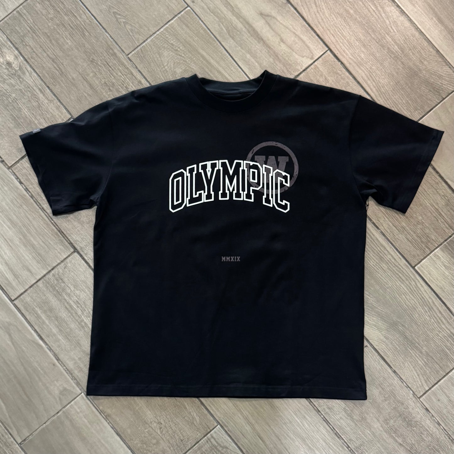 Tee Olympic 'Gothic' Black