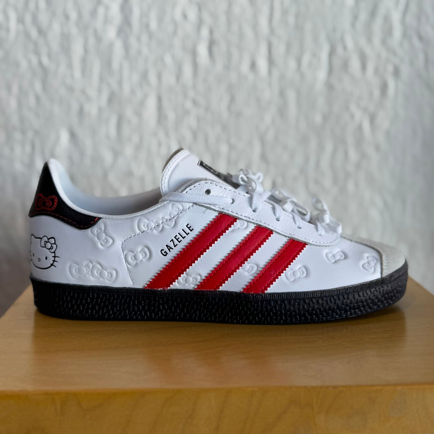 Adidas Gazelle Hello Kitty