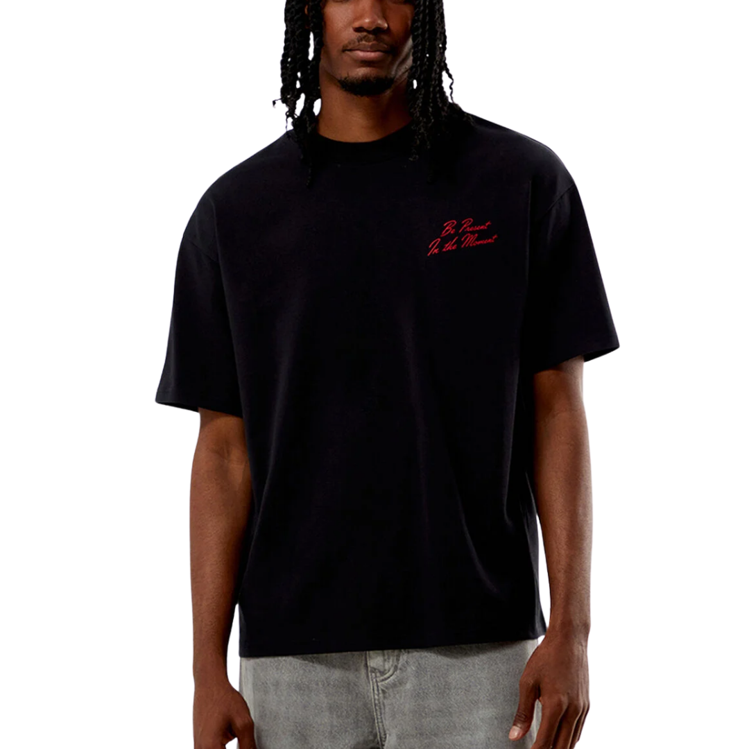 Tee Pacsun "Present" Black