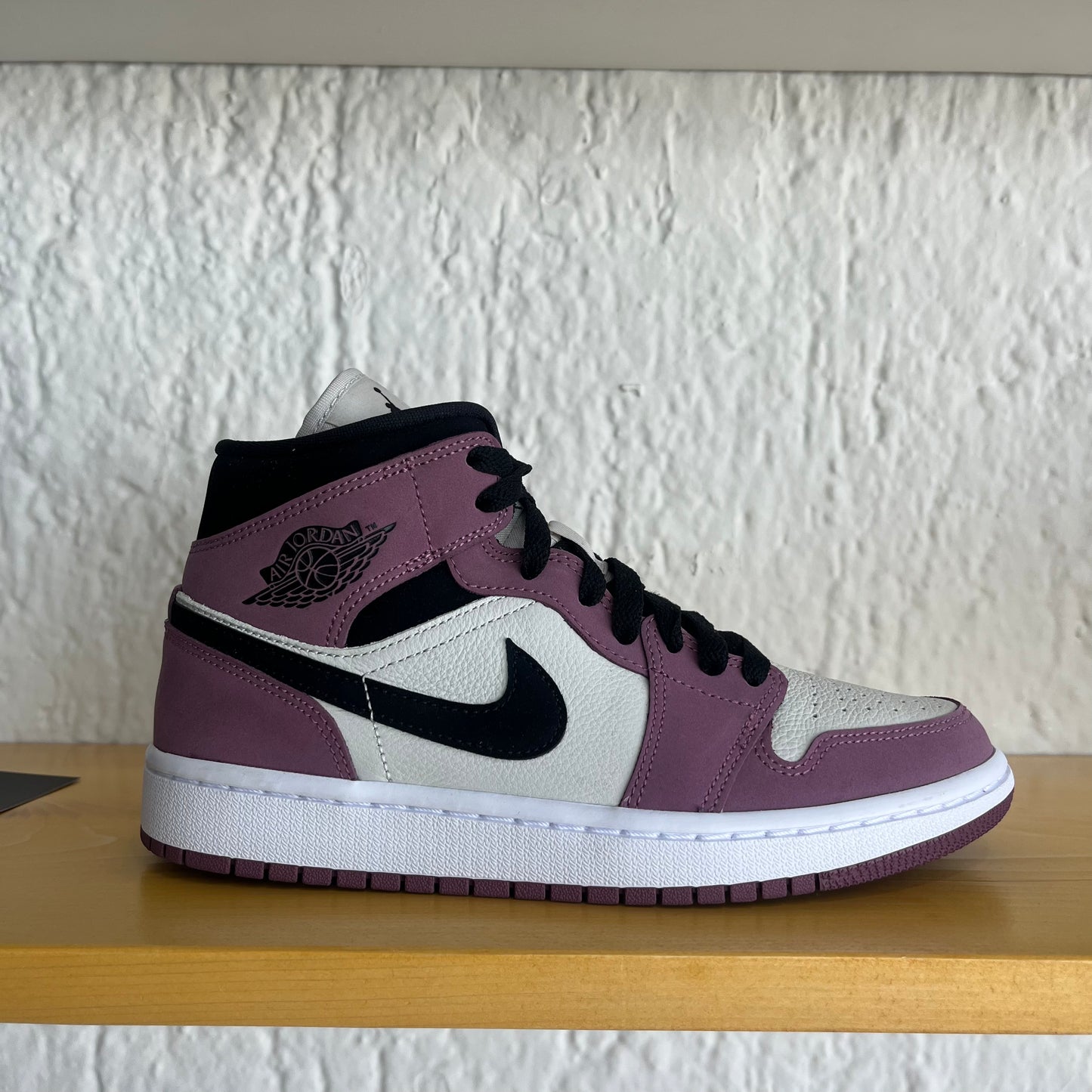 Jordan 1 Mid Magenta