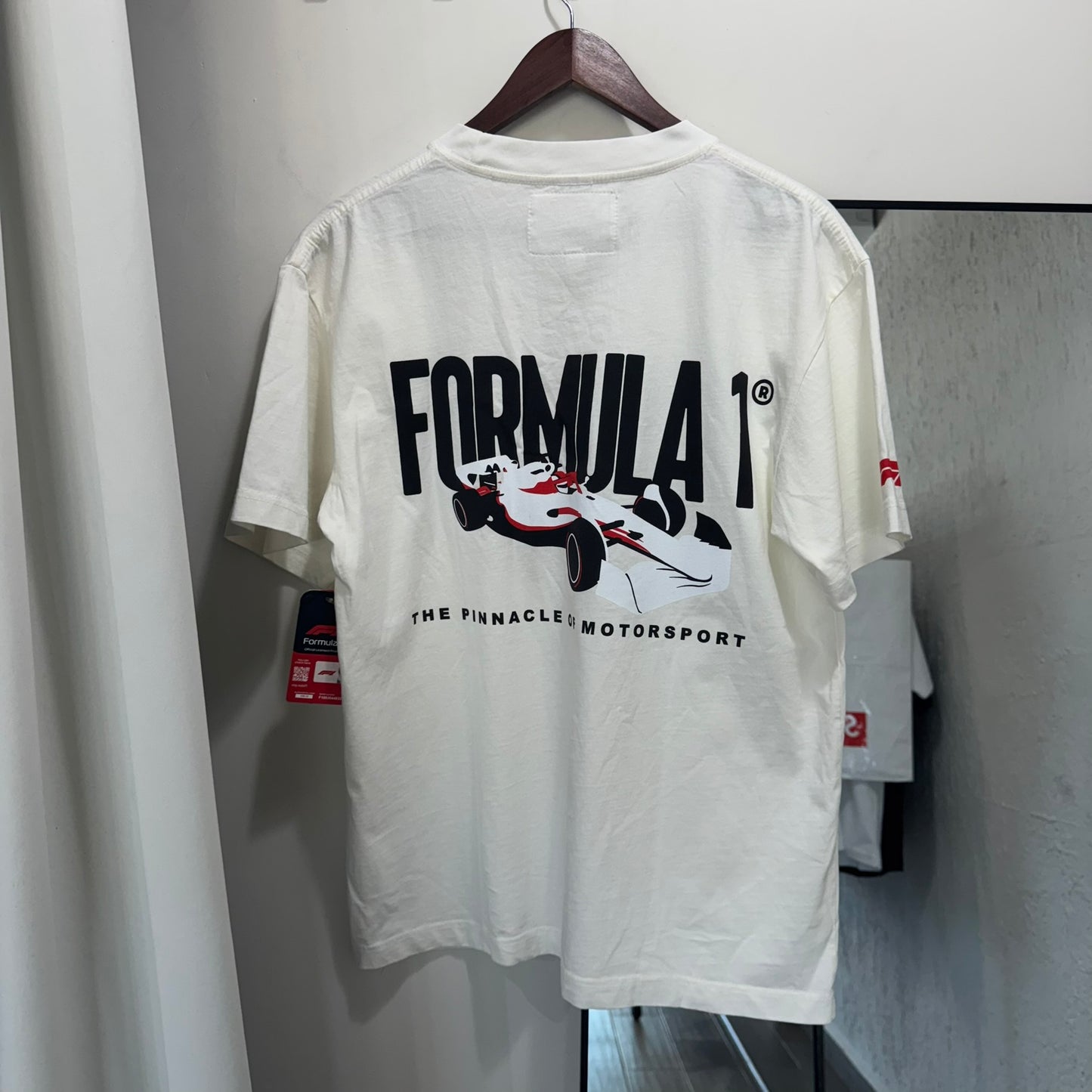 Tee F1 Pinnacle White