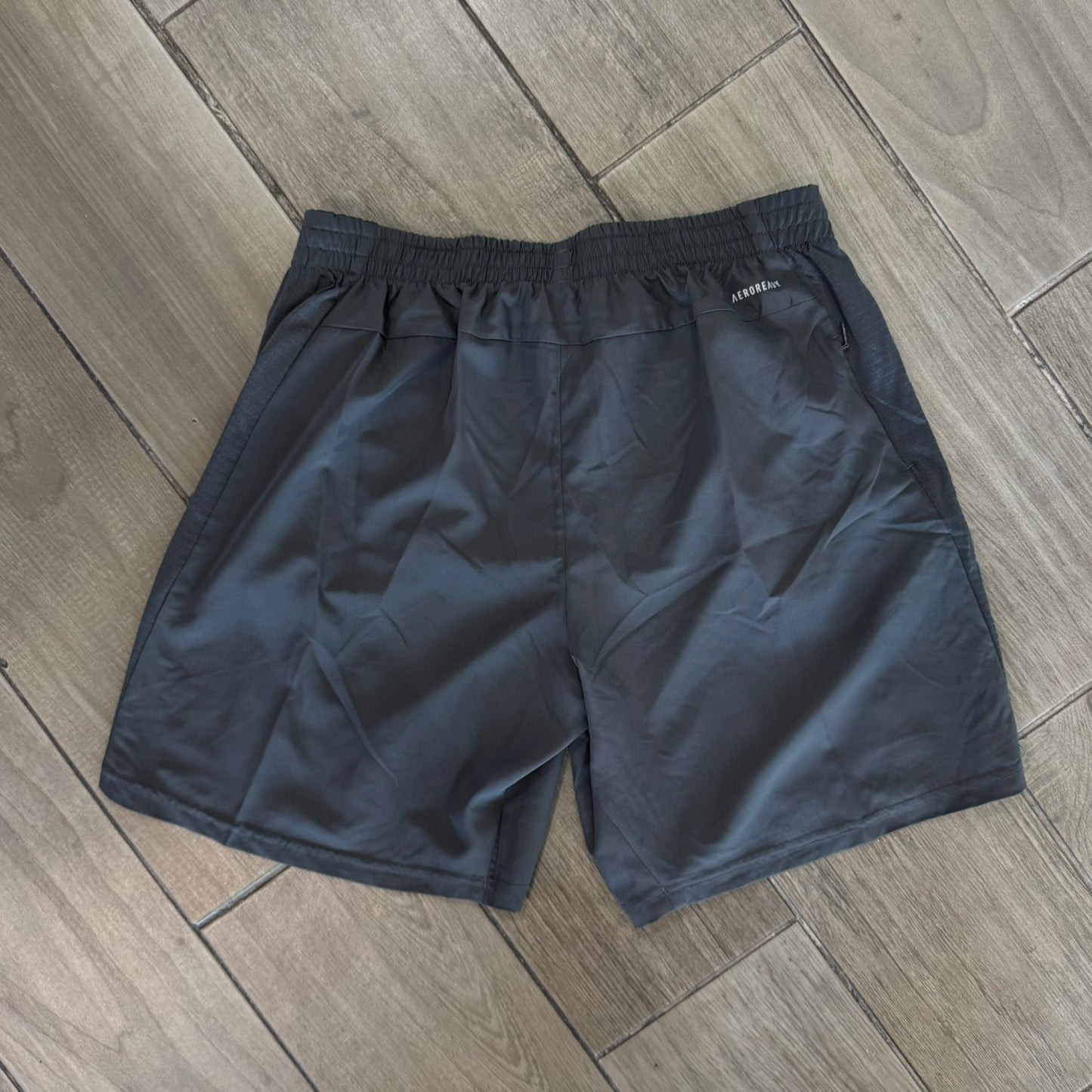Short Adidas Running Own The Run Gris