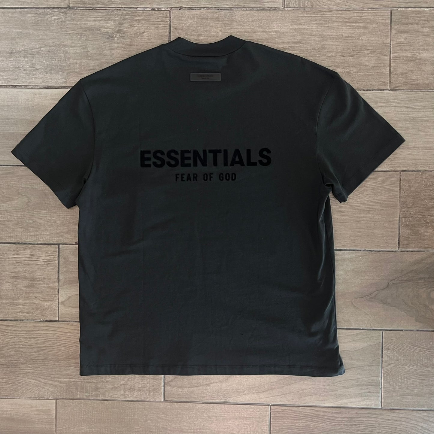 Tee Essentials Black
