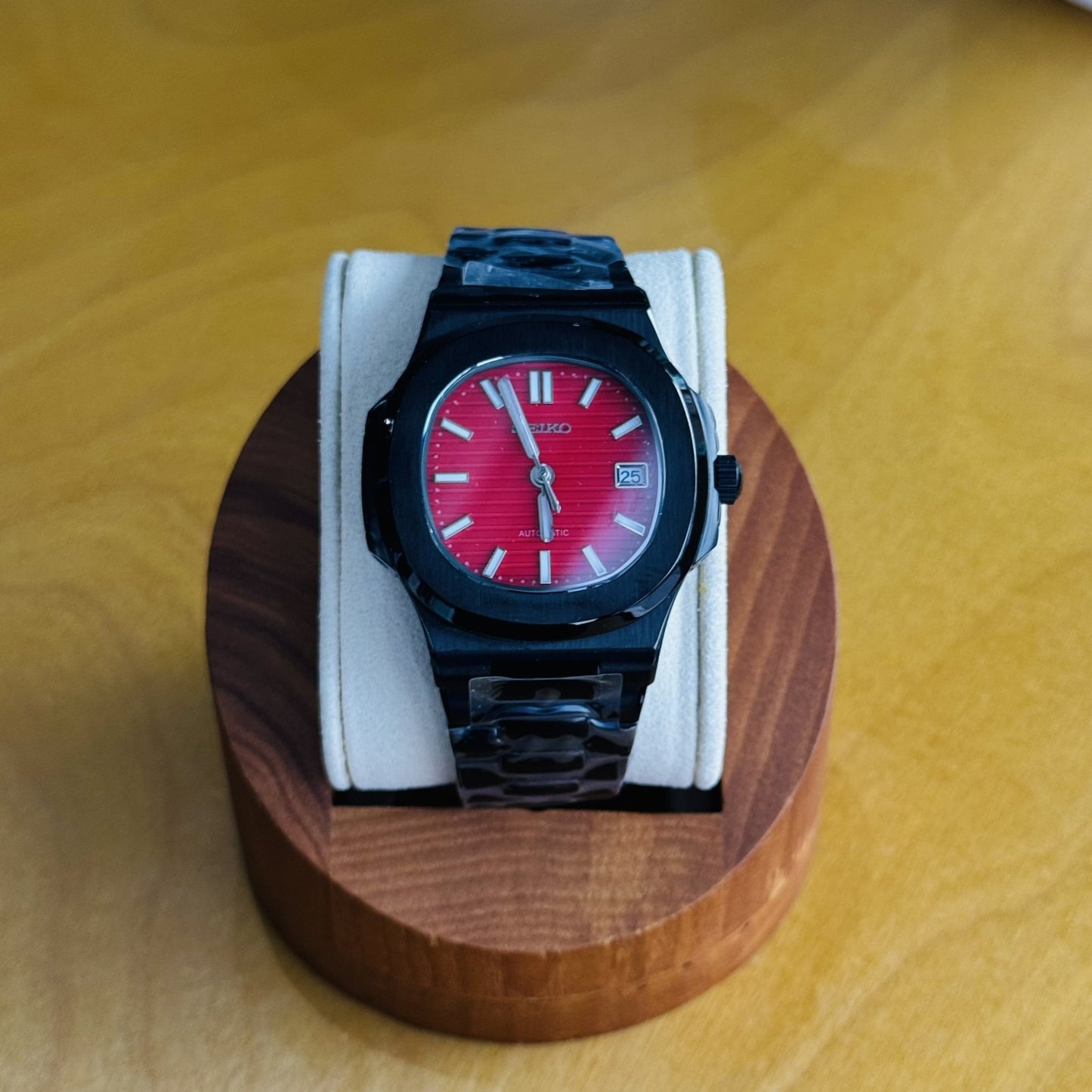 Seiko Mod 'Nautilus' Black Red